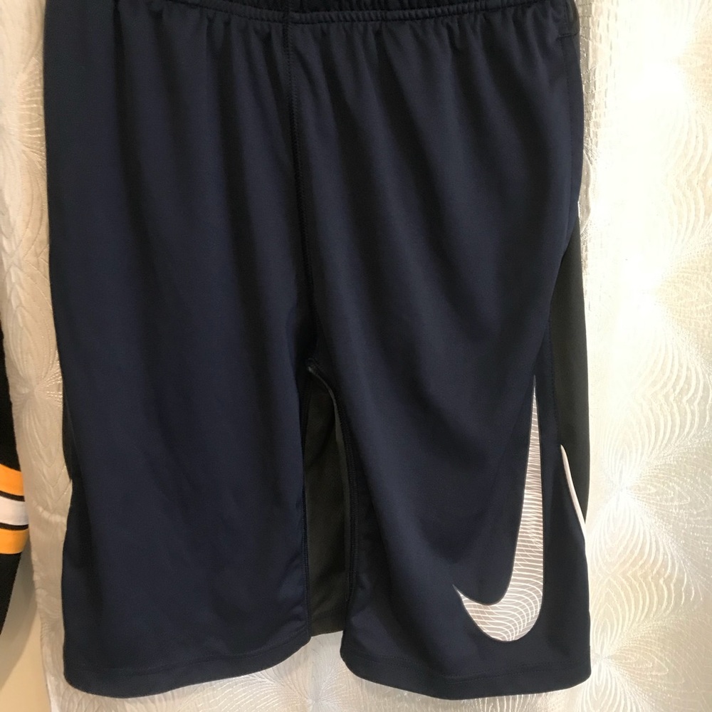 Boys Nike shorts - like new.